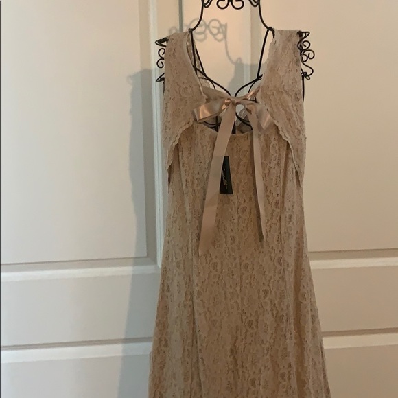 Elegant lace & chiffon with a bit of boho! - Picture 4 of 5
